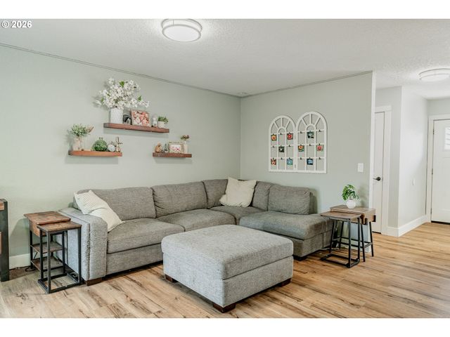 14730 Se LUELLA Ln, Milwaukie, OR 97267