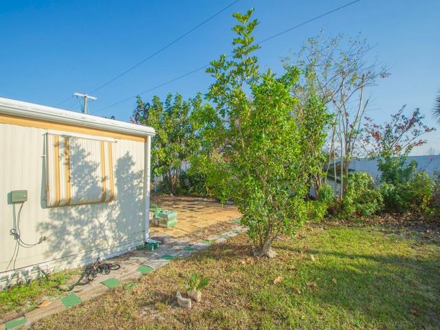 335 NE Tropicalia Lane, Jensen Beach, FL 34957