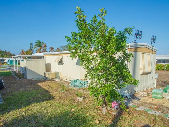 335 NE Tropicalia Lane, Jensen Beach, FL 34957