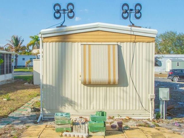 335 NE Tropicalia Lane, Jensen Beach, FL 34957