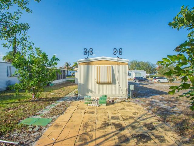 335 NE Tropicalia Lane, Jensen Beach, FL 34957