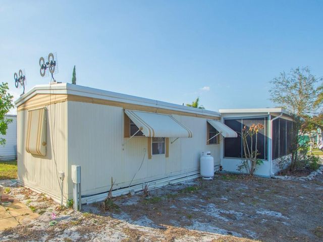 335 NE Tropicalia Lane, Jensen Beach, FL 34957