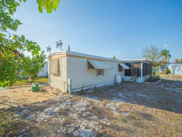 335 NE Tropicalia Lane, Jensen Beach, FL 34957