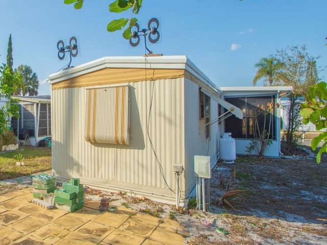 335 NE Tropicalia Lane, Jensen Beach, FL 34957