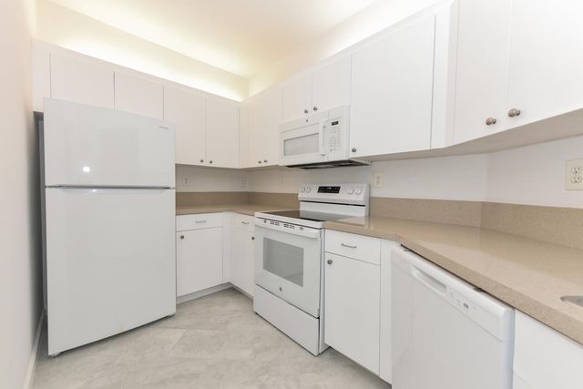 800 Uno Lago Drive 104, Juno Beach, FL 33408