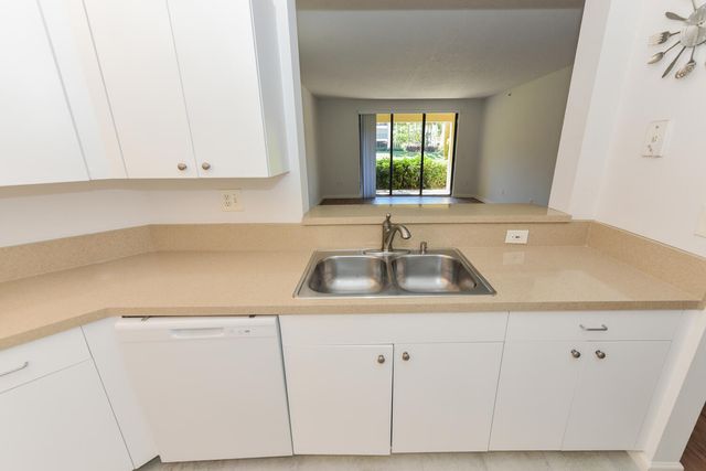 800 Uno Lago Drive 104, Juno Beach, FL 33408