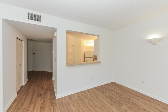 800 Uno Lago Drive 104, Juno Beach, FL 33408