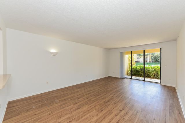 800 Uno Lago Drive 104, Juno Beach, FL 33408