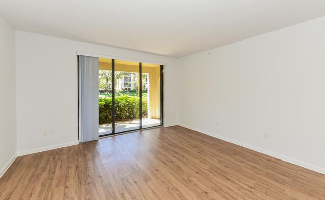 800 Uno Lago Drive 104, Juno Beach, FL 33408