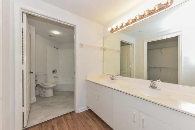 800 Uno Lago Drive 104, Juno Beach, FL 33408
