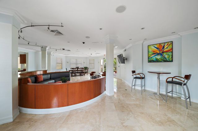800 Uno Lago Drive 104, Juno Beach, FL 33408
