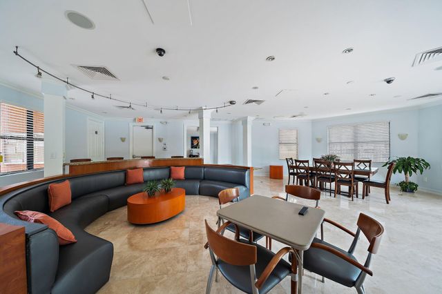 800 Uno Lago Drive 104, Juno Beach, FL 33408