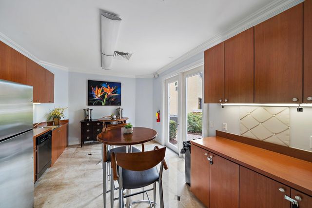 800 Uno Lago Drive 104, Juno Beach, FL 33408