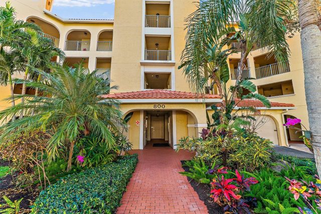 800 Uno Lago Drive 104, Juno Beach, FL 33408