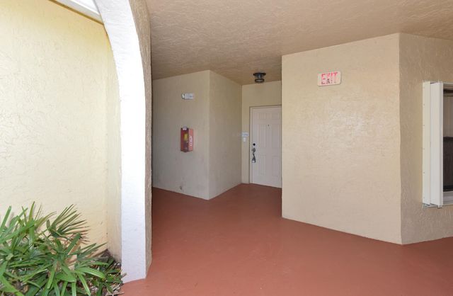 800 Uno Lago Drive 104, Juno Beach, FL 33408