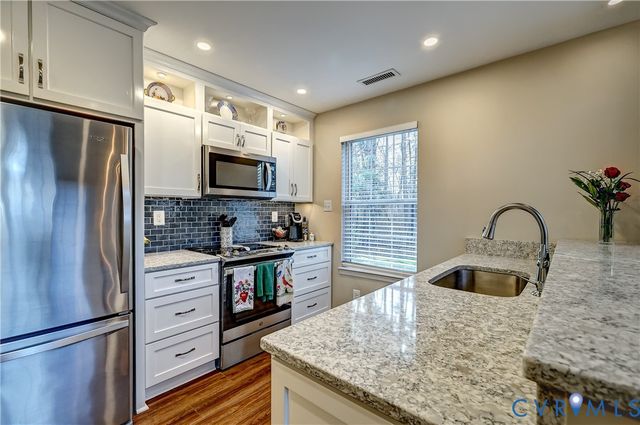 4688 Twin Hickory Lake Dr, Glen Allen, VA 23059