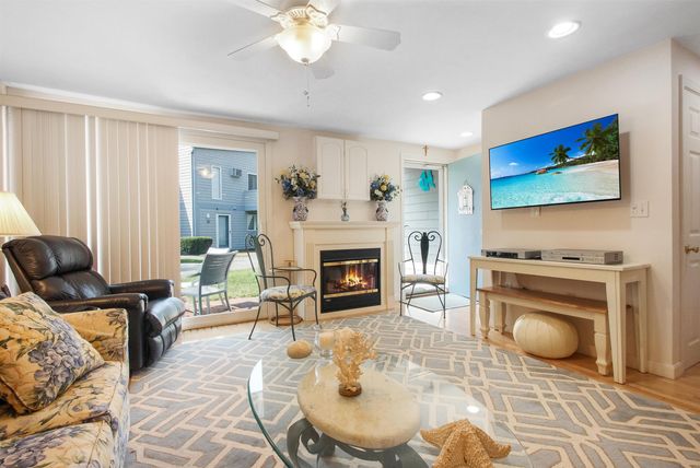 23 Cusack Rd Unit 15, Hampton, NH 03842