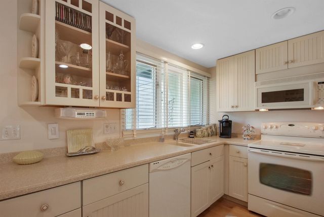 23 Cusack Rd Unit 15, Hampton, NH 03842