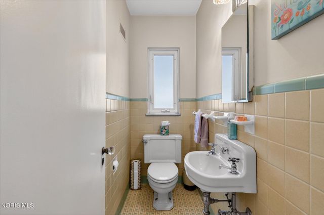 3405 Pelham Road, Ottawa Hills, OH 43606