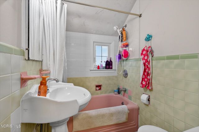 3405 Pelham Road, Ottawa Hills, OH 43606