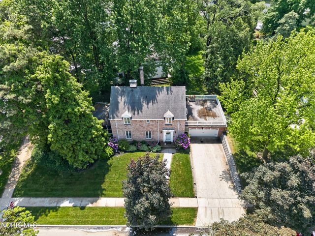 3405 Pelham Road, Ottawa Hills, OH 43606
