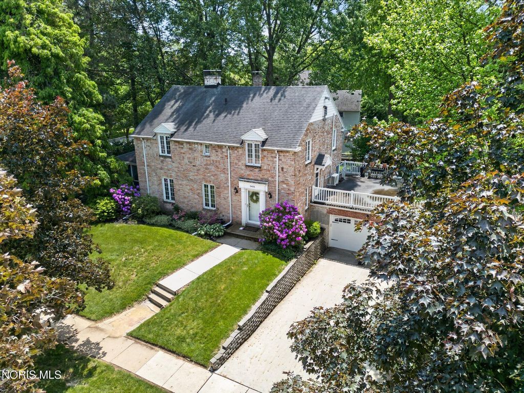 3405 Pelham Road, Ottawa Hills, OH 43606