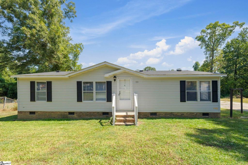 551 Betsy Lane, Woodruff, SC 29388
