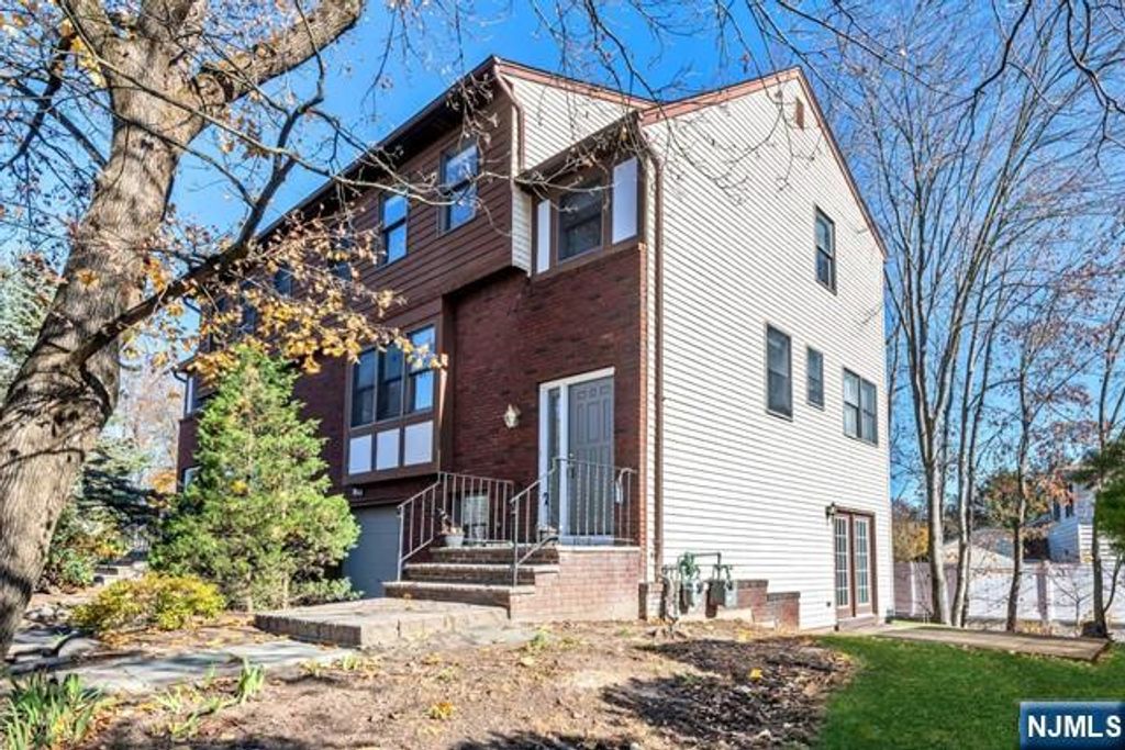 37 1-2 SMITH Street, Waldwick, NJ 07463