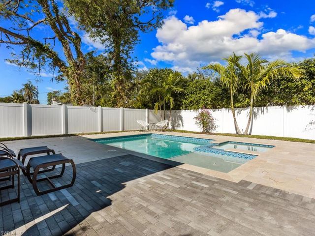 1279 10th AVE N, Naples, FL 34102