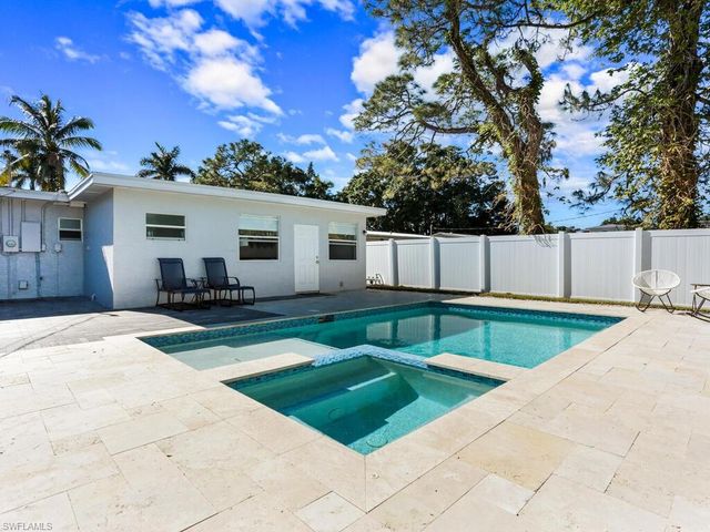 1279 10th AVE N, Naples, FL 34102