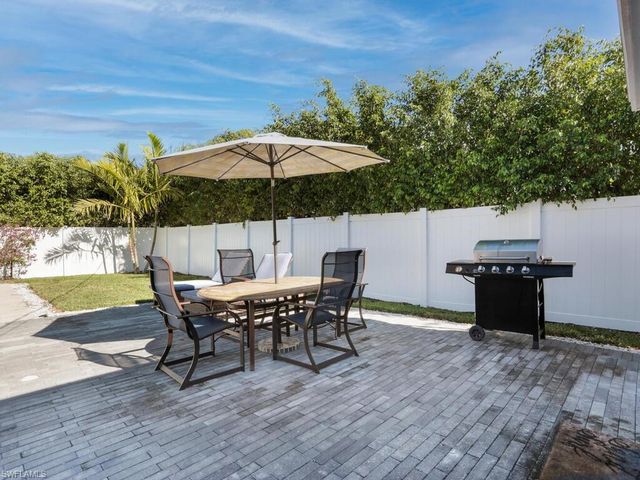 1279 10th AVE N, Naples, FL 34102