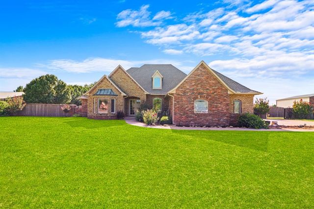 1109 N Edinburrough Way, Mustang, OK 73064