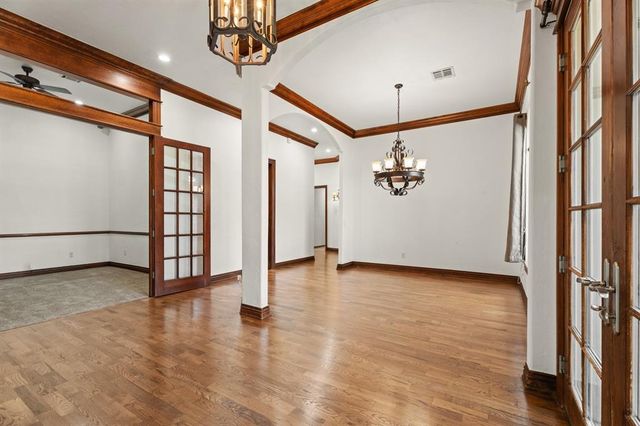 1109 N Edinburrough Way, Mustang, OK 73064