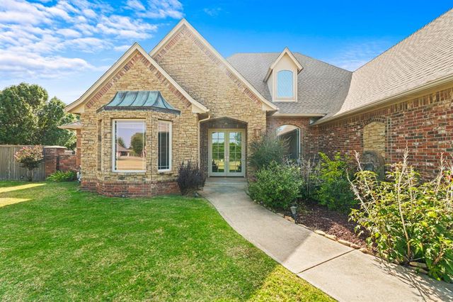 1109 N Edinburrough Way, Mustang, OK 73064
