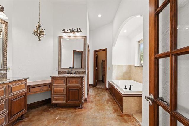 1109 N Edinburrough Way, Mustang, OK 73064