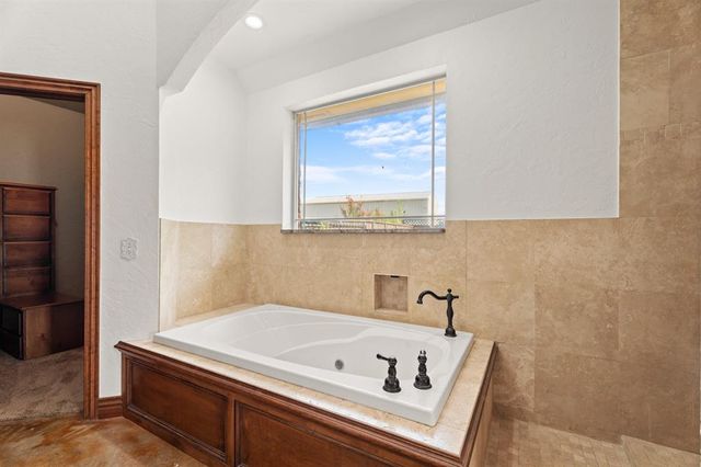 1109 N Edinburrough Way, Mustang, OK 73064