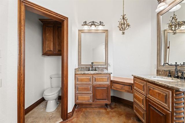 1109 N Edinburrough Way, Mustang, OK 73064