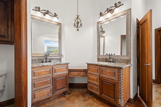 1109 N Edinburrough Way, Mustang, OK 73064