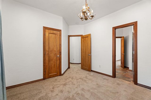 1109 N Edinburrough Way, Mustang, OK 73064