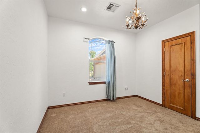 1109 N Edinburrough Way, Mustang, OK 73064