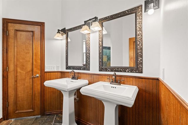 1109 N Edinburrough Way, Mustang, OK 73064