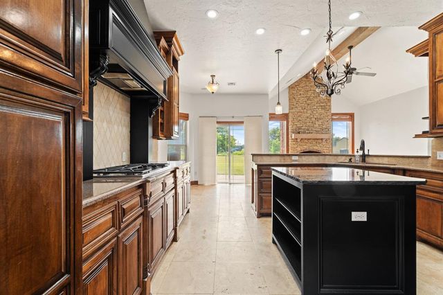 1109 N Edinburrough Way, Mustang, OK 73064