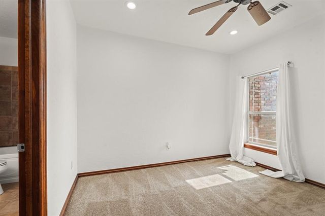 1109 N Edinburrough Way, Mustang, OK 73064