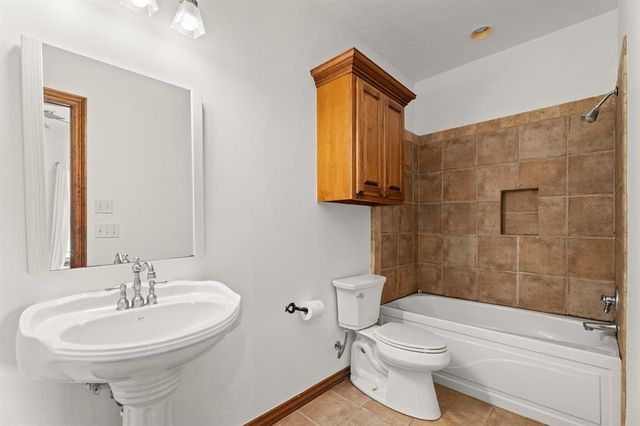 1109 N Edinburrough Way, Mustang, OK 73064
