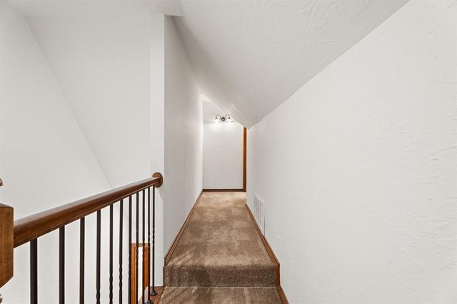 1109 N Edinburrough Way, Mustang, OK 73064