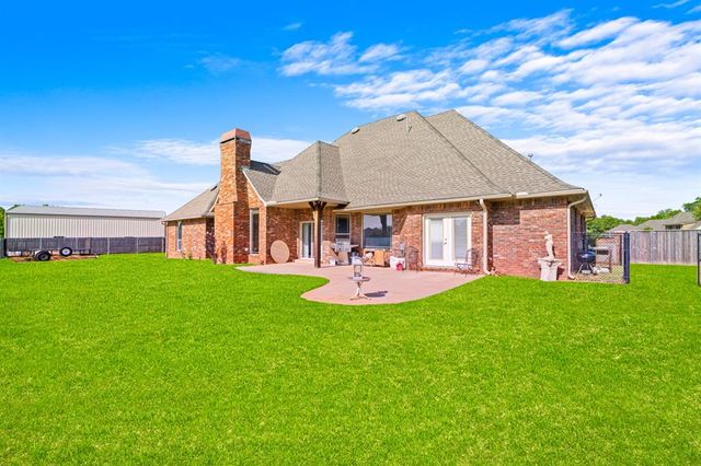 1109 N Edinburrough Way, Mustang, OK 73064