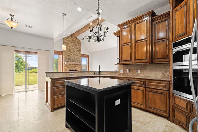 1109 N Edinburrough Way, Mustang, OK 73064