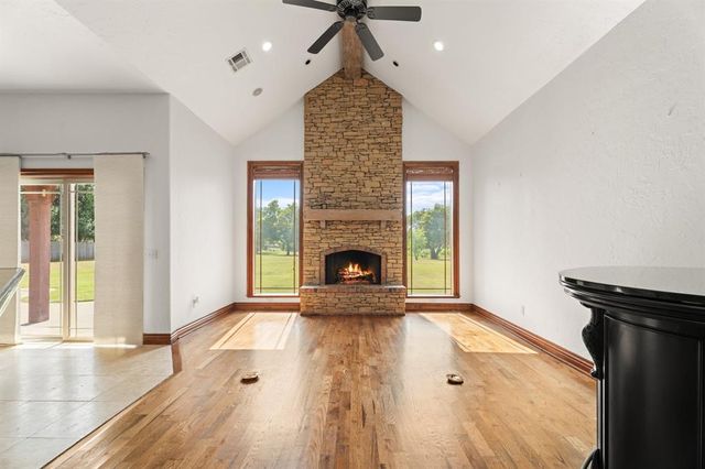 1109 N Edinburrough Way, Mustang, OK 73064