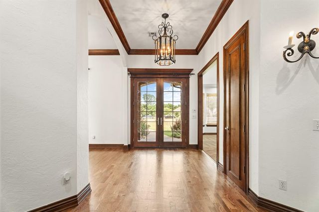 1109 N Edinburrough Way, Mustang, OK 73064