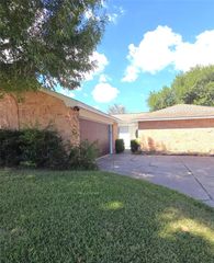 9807 Rocky Hollow Road, La Porte, TX 77571